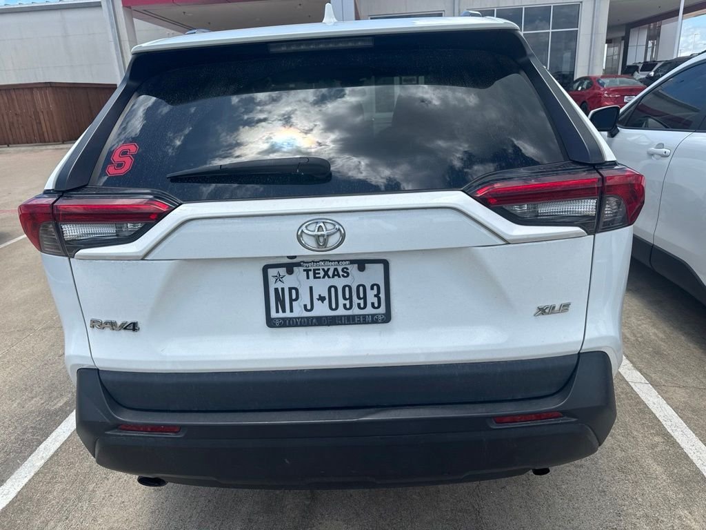Used 2020 White Toyota XLE Premium image 5