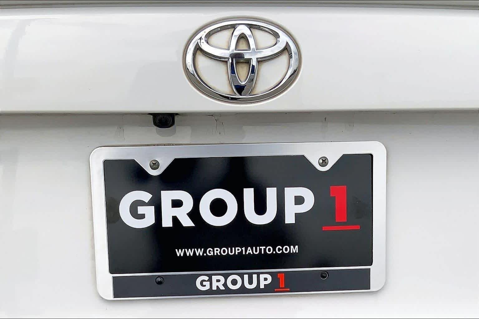 Used 2022 White Toyota LE image 10
