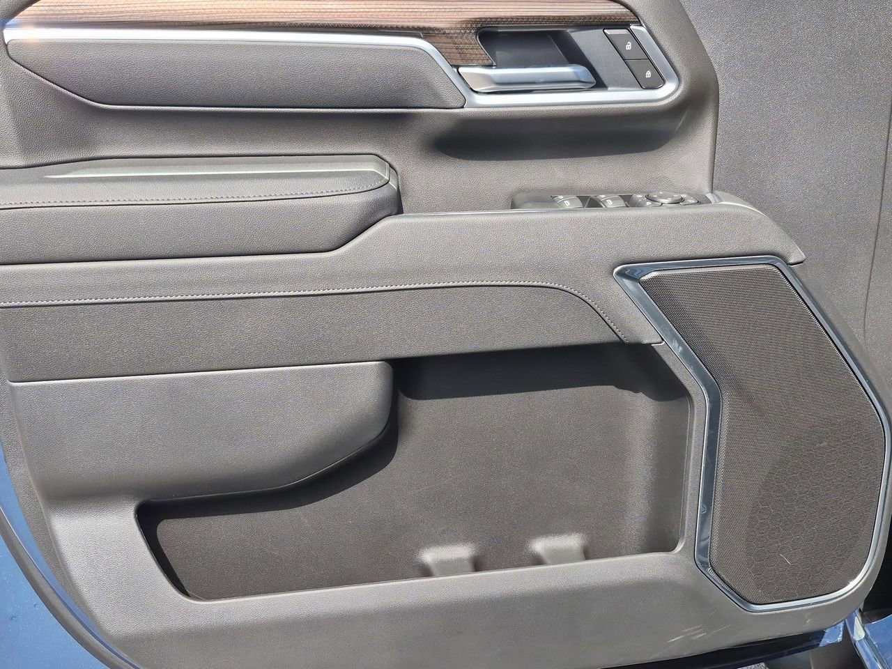 New 2026 Lakeshore Blue Metallic Chevrolet LT image 22