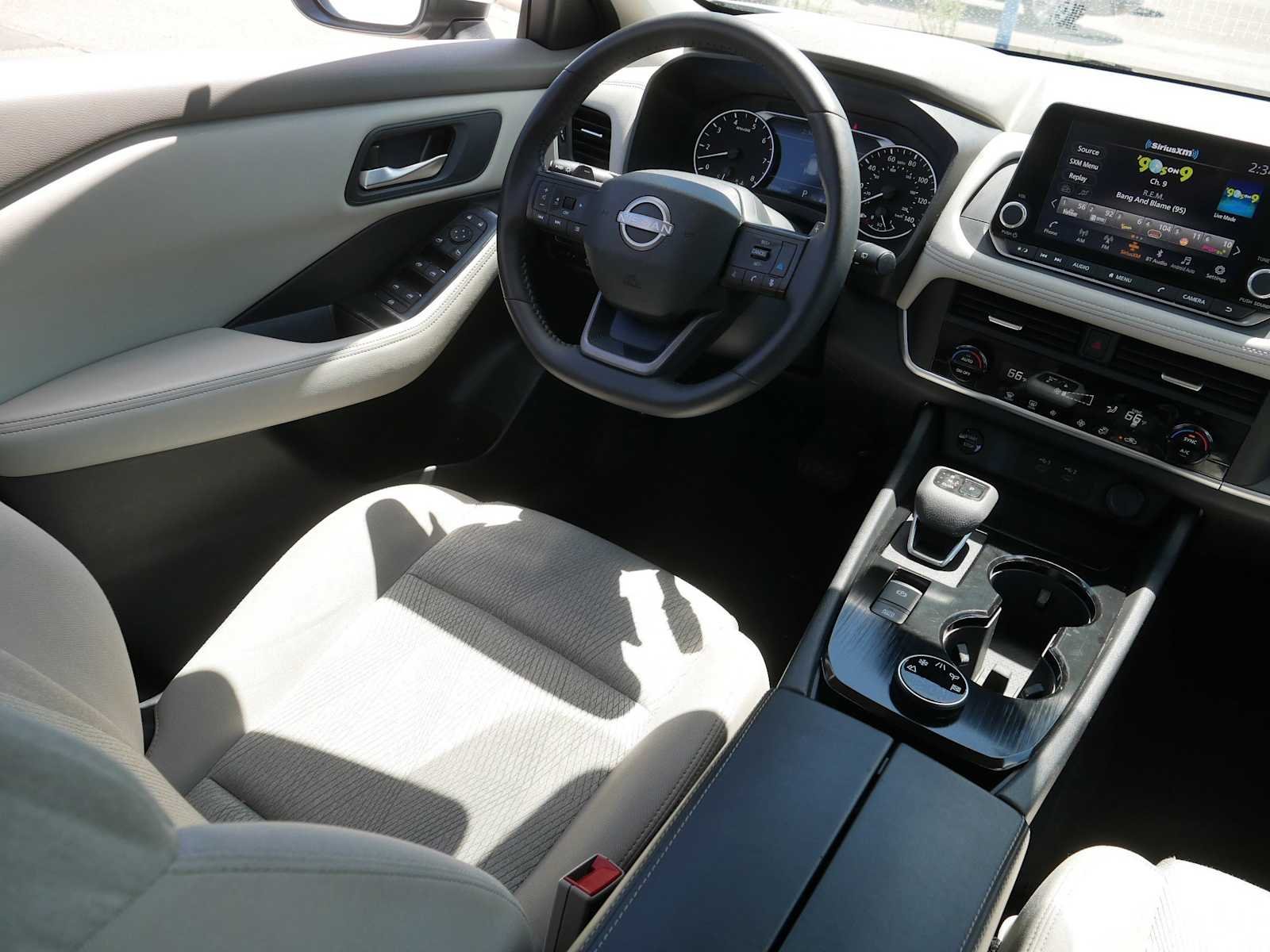 2025 Nissan Rogue SV - Photo 9