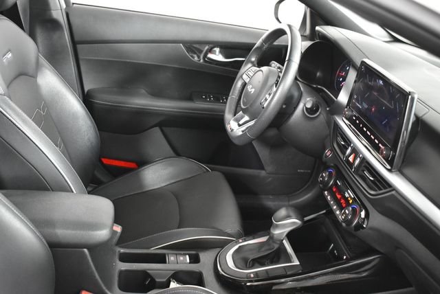 Used 2022 White Kia GT-Line image 18