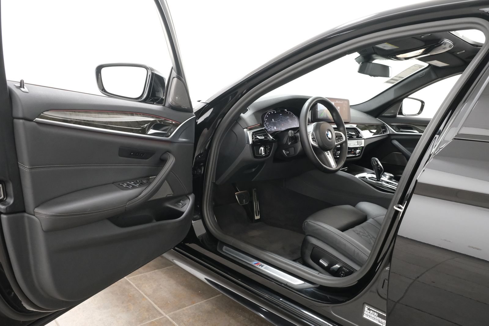 Used 2023 Black Sapphire Metallic BMW 540i xDrive image 25