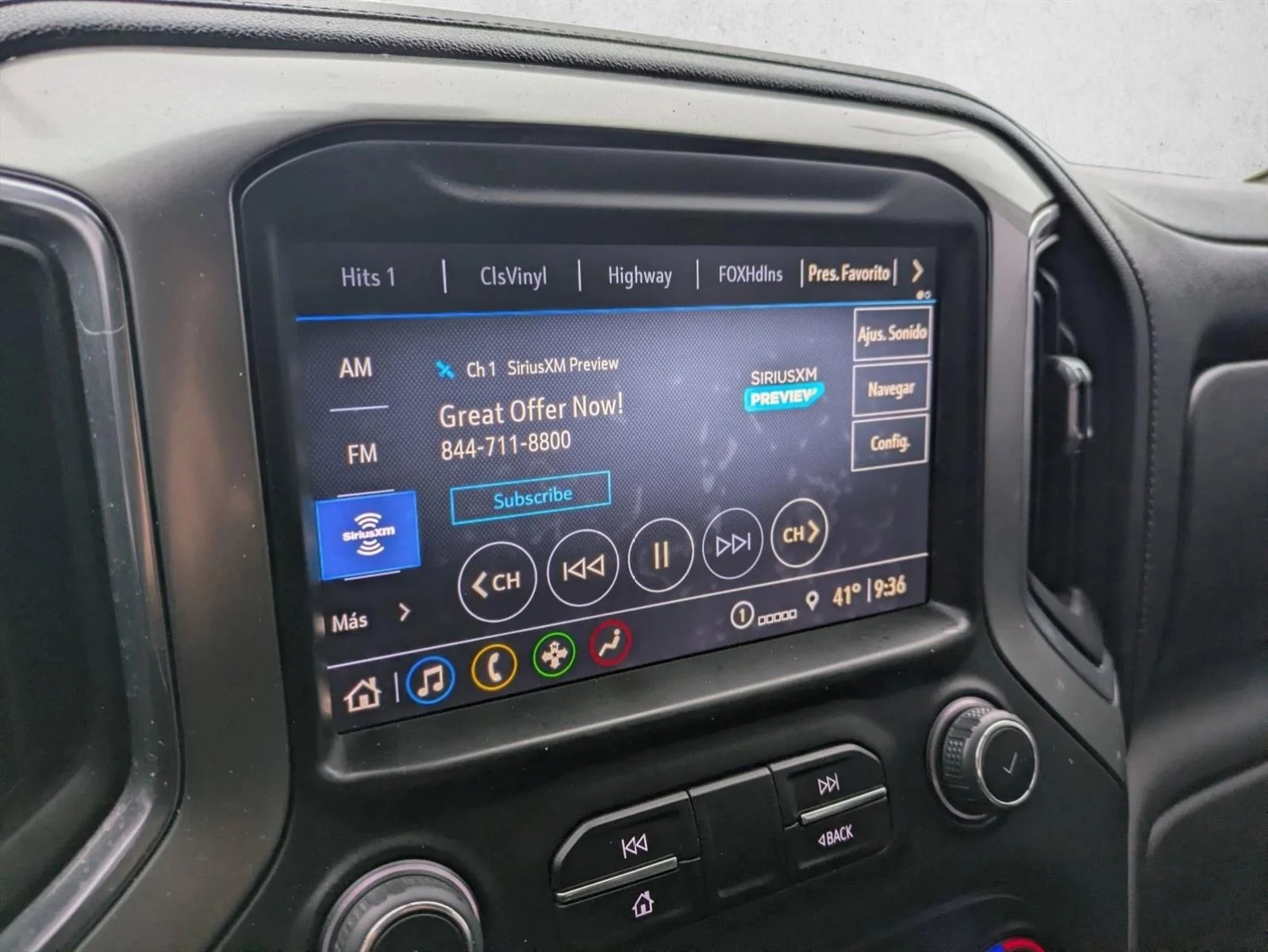 Used 2022 Summit White Chevrolet LT image 13