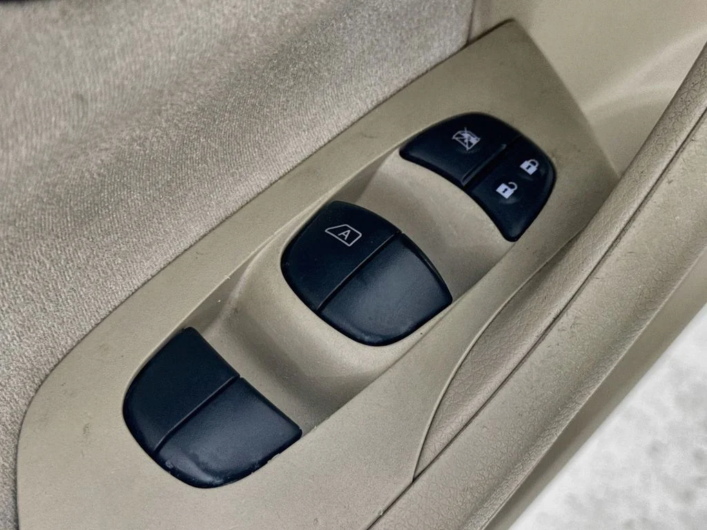 Used 2013 Beige Nissan 2.5 SV image 21