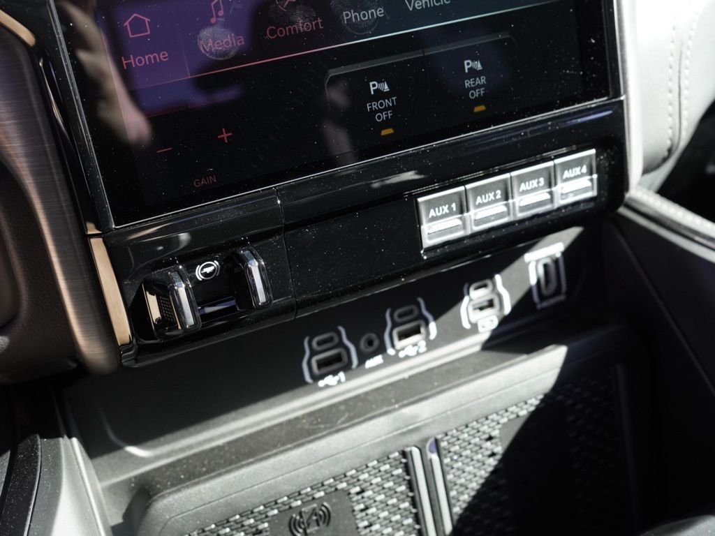 New 2026 Diamond Black Crystal Pearl-Coat Exterior Paint RAM RHO image 15