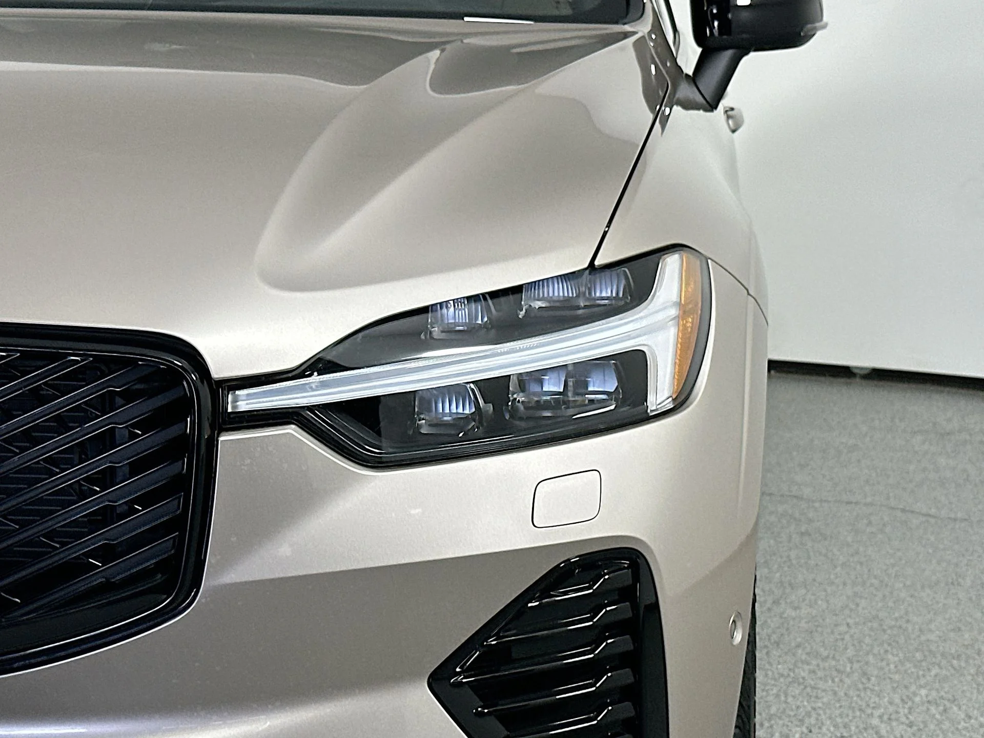 New 2026 Bright Dusk Volvo Plus image 8