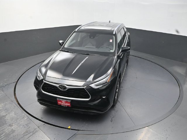 Used 2021 Black Toyota XLE image 25