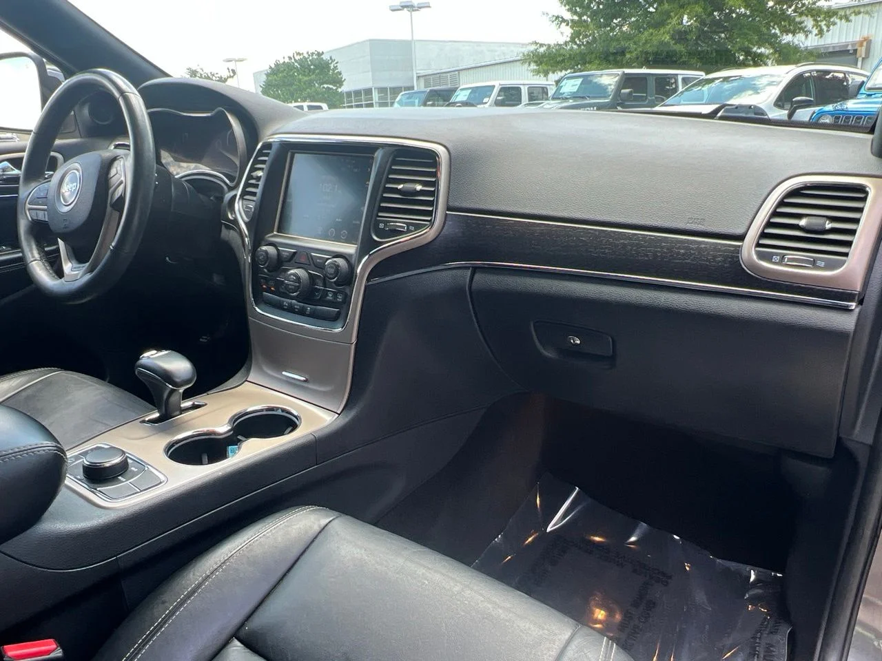 Used 2015 Gray Jeep Limited image 24