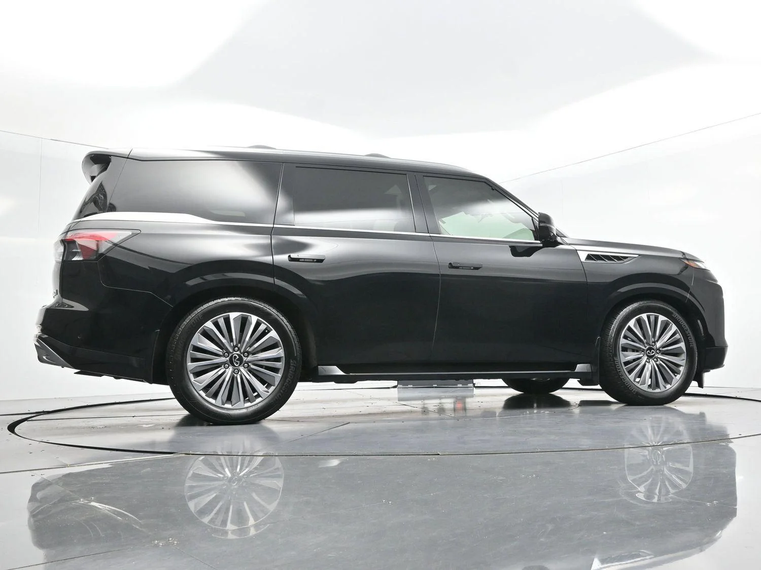 Used 2025 Black Obsidian INFINITI LUXE image 51