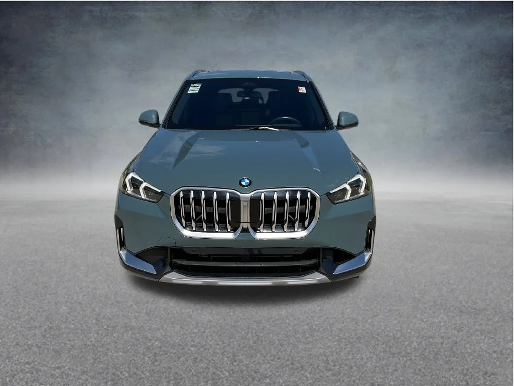 Used 2025 Green BMW xDrive28i image 2