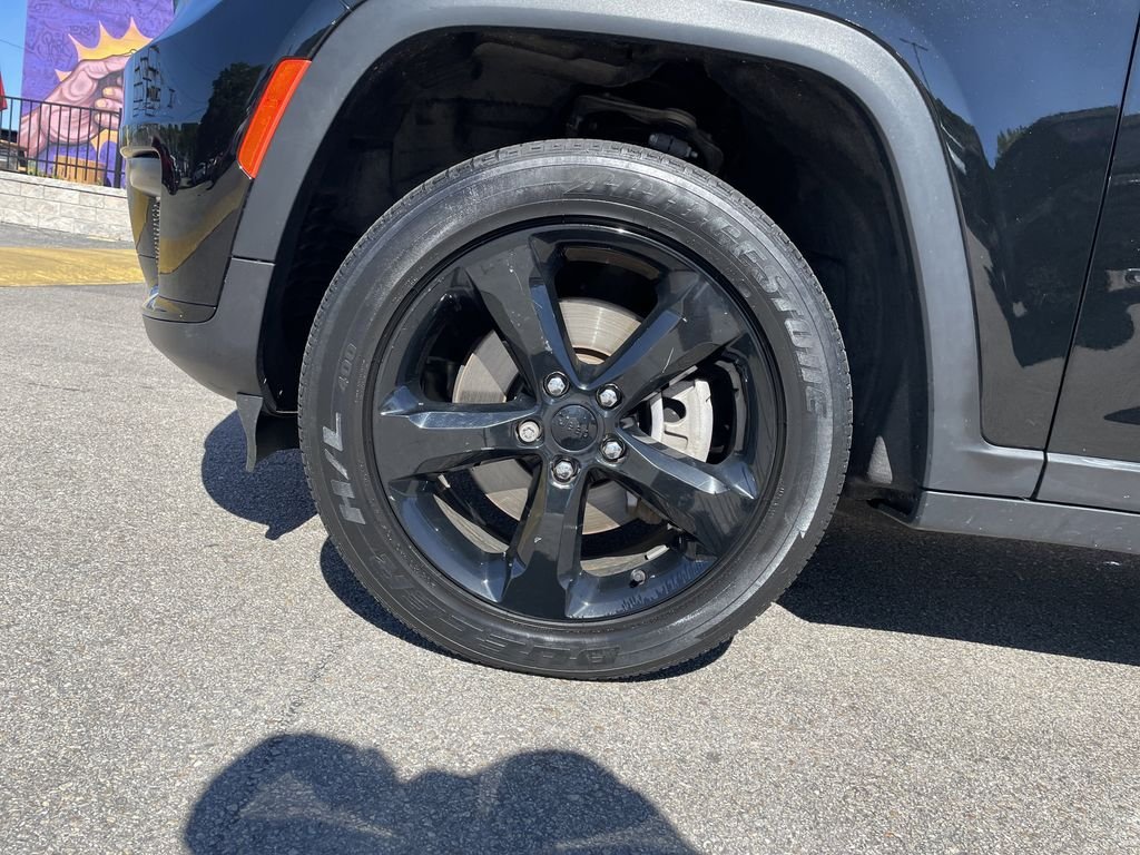 Used 2023 Black Jeep Altitude image 9