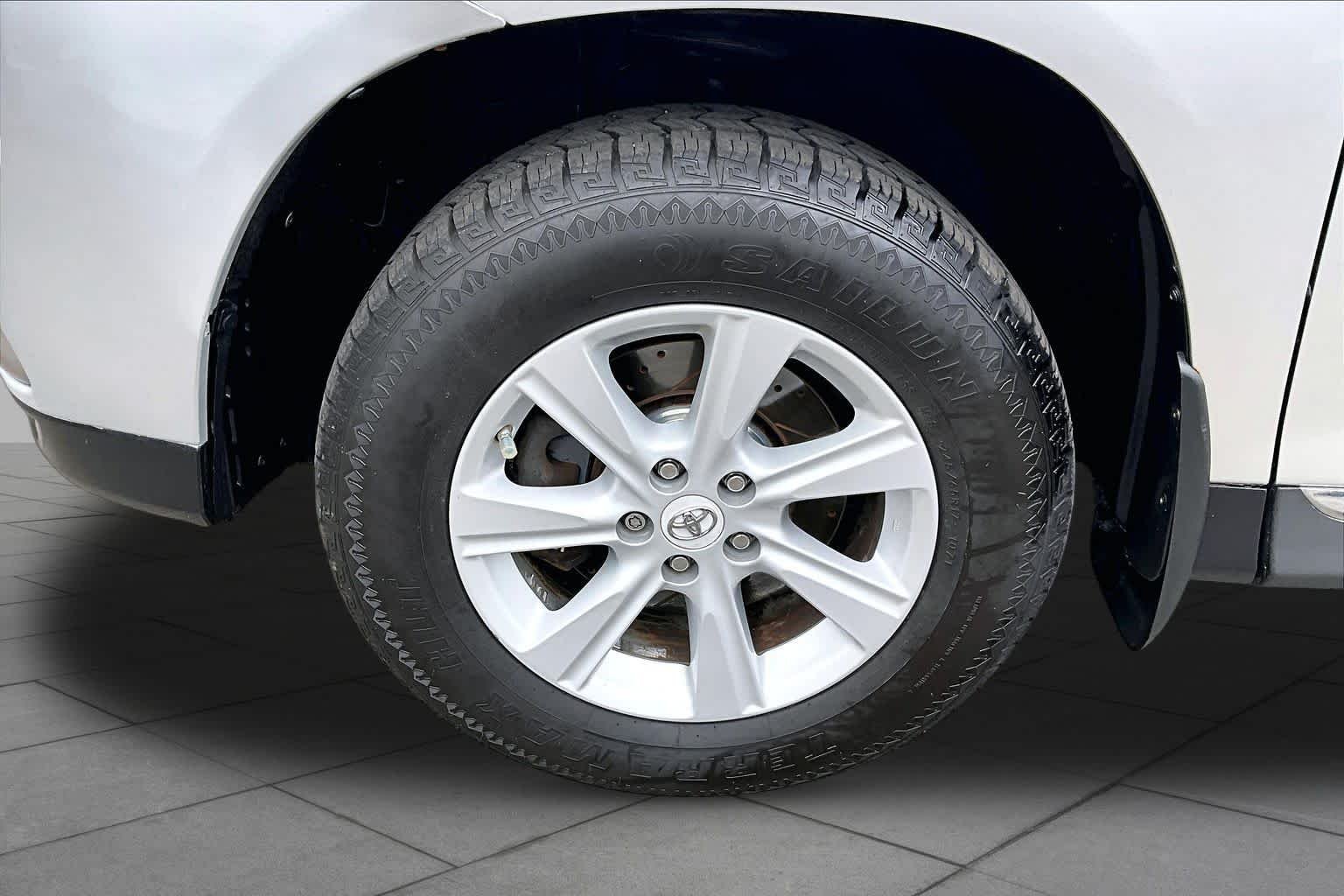 Used 2012 Classic Silver Metallic Toyota  image 11