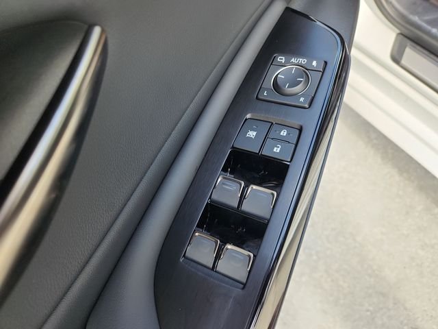 2025 Lexus ES 350 - Photo 13