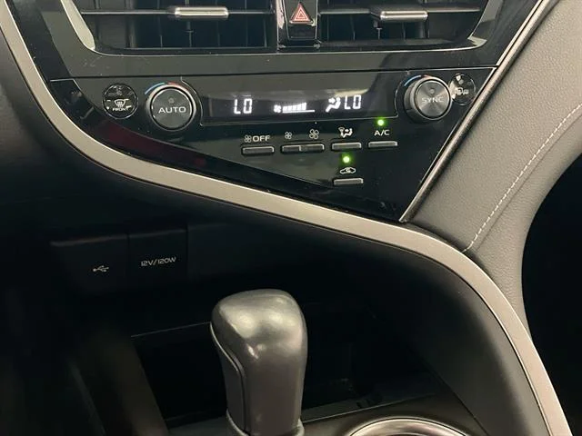 Used 2022  Toyota XSE image 18