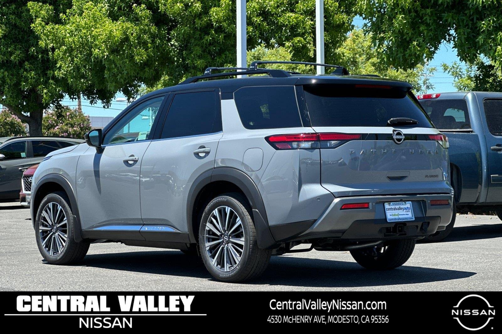 New 2026 Boulder Gray Pearl/Super Black Nissan Platinum image 6