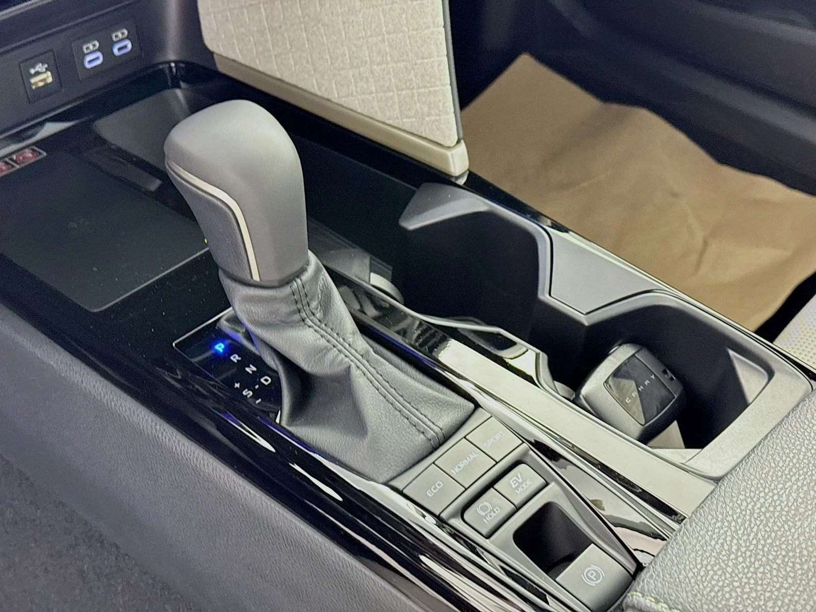 New 2026 Reservoir Blue Toyota  XLE image 10