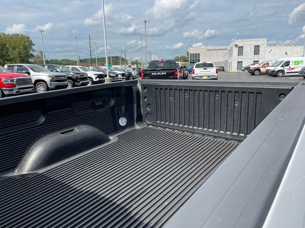 Used 2018 Summit White Chevrolet WT image 10