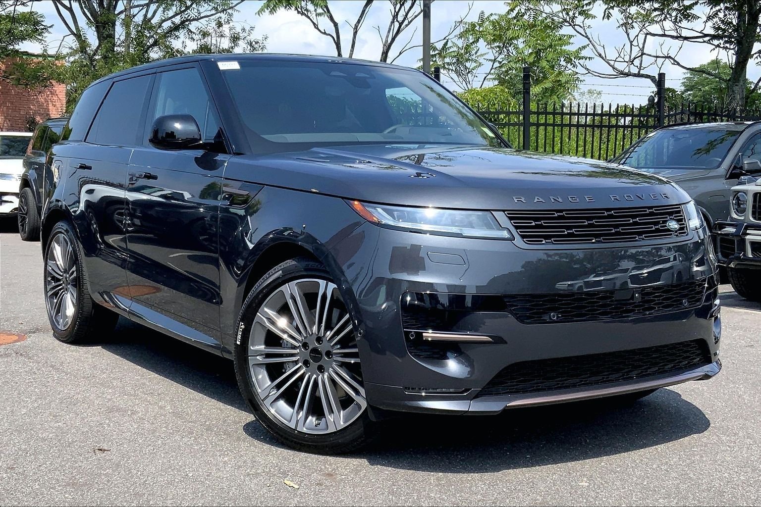 New 2026 Carpathian Grey Land Rover Dynamic SE image 2