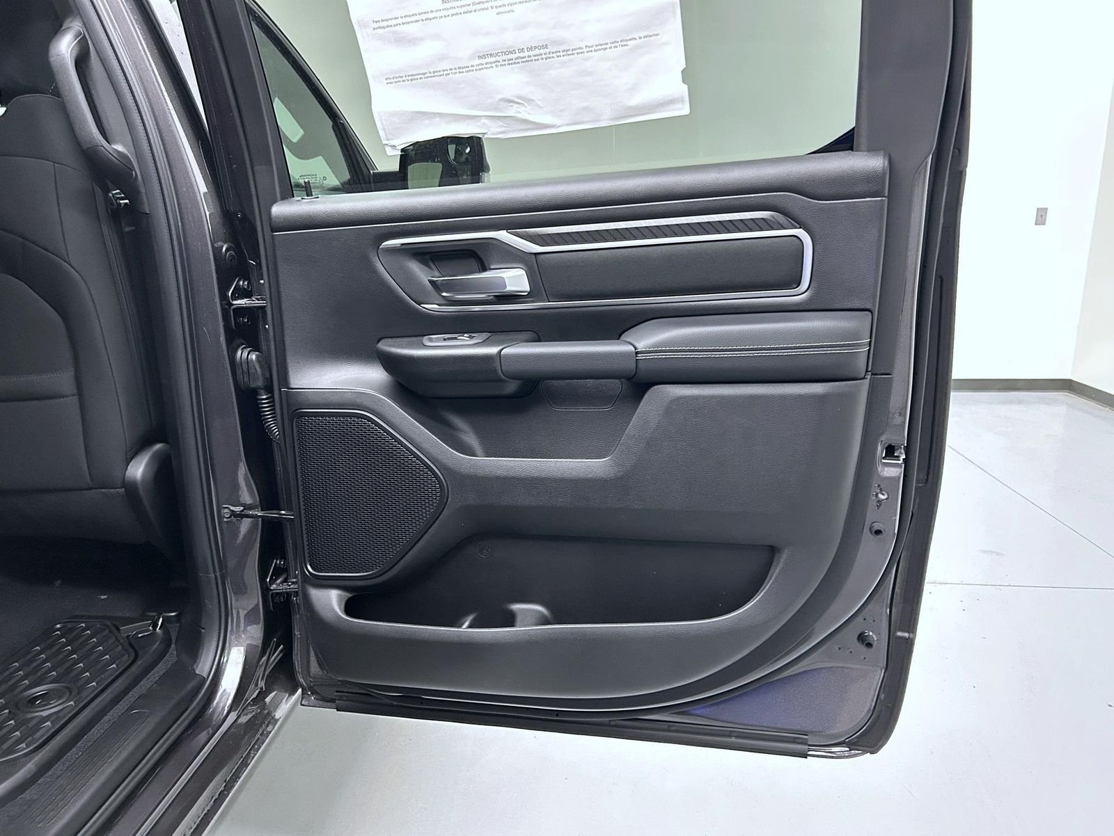 New 2026 Granite Crystal Metallic Clear-Coat Exterior Paint RAM Big Horn/Lone Star image 17