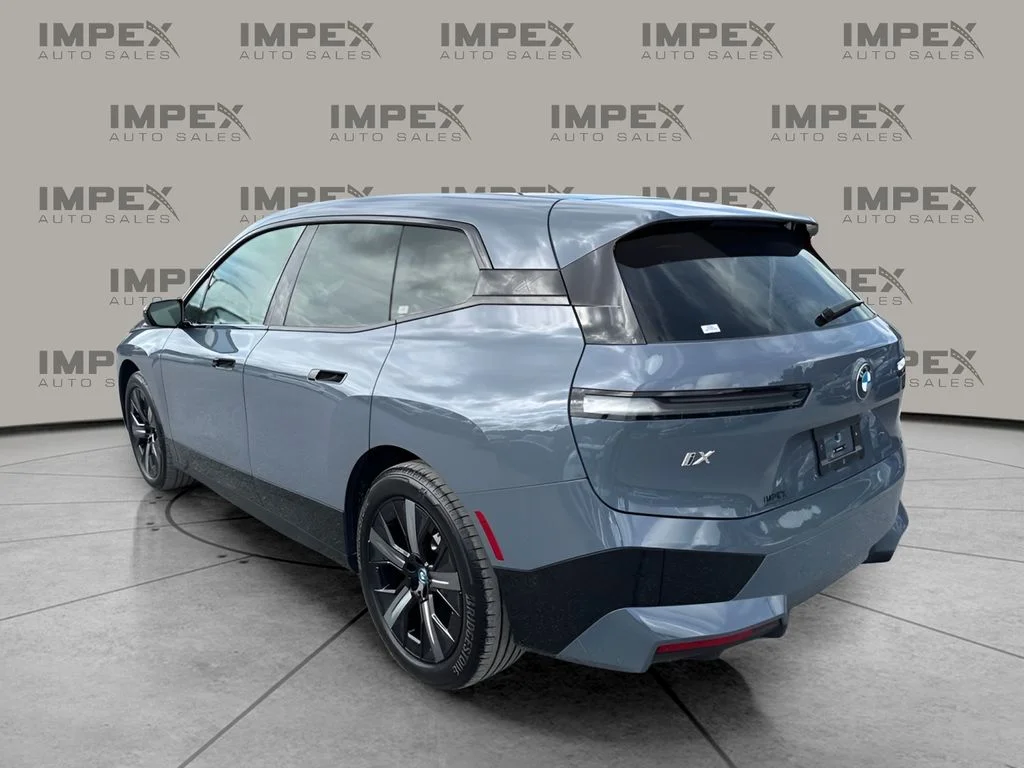 Used 2024 Gray BMW xDrive50 image 2