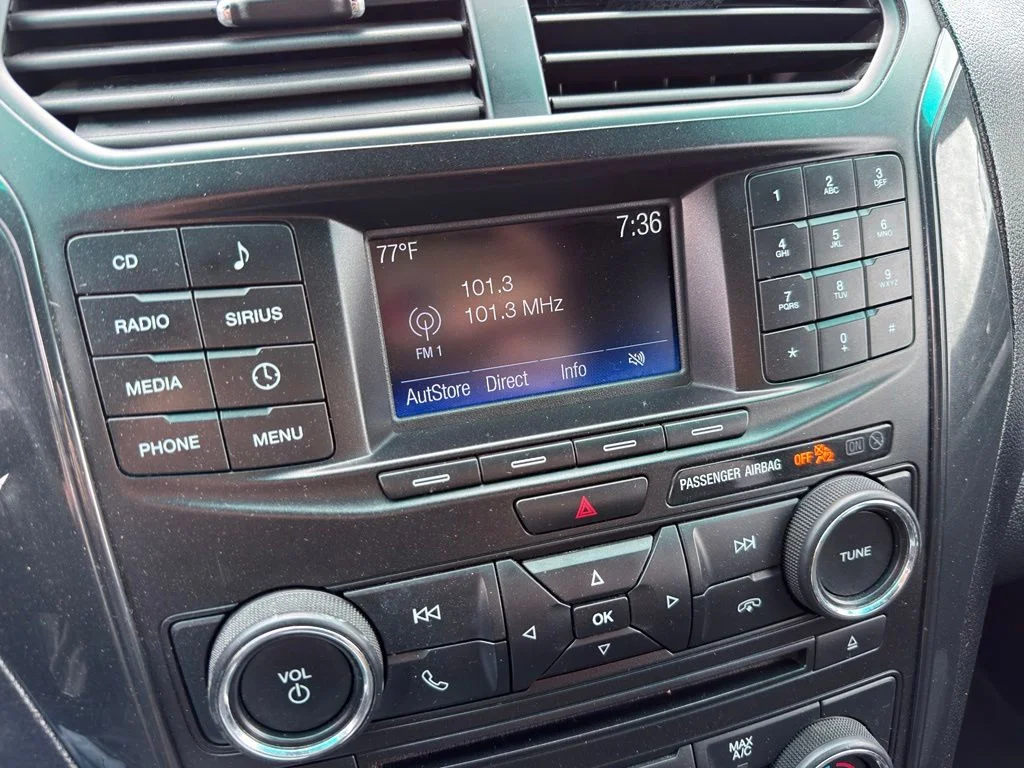 Used 2017 White Ford XLT image 37