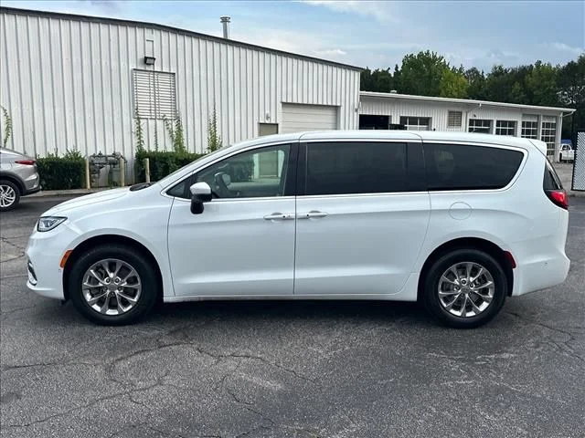 Used 2023 White Chrysler Touring L image 7