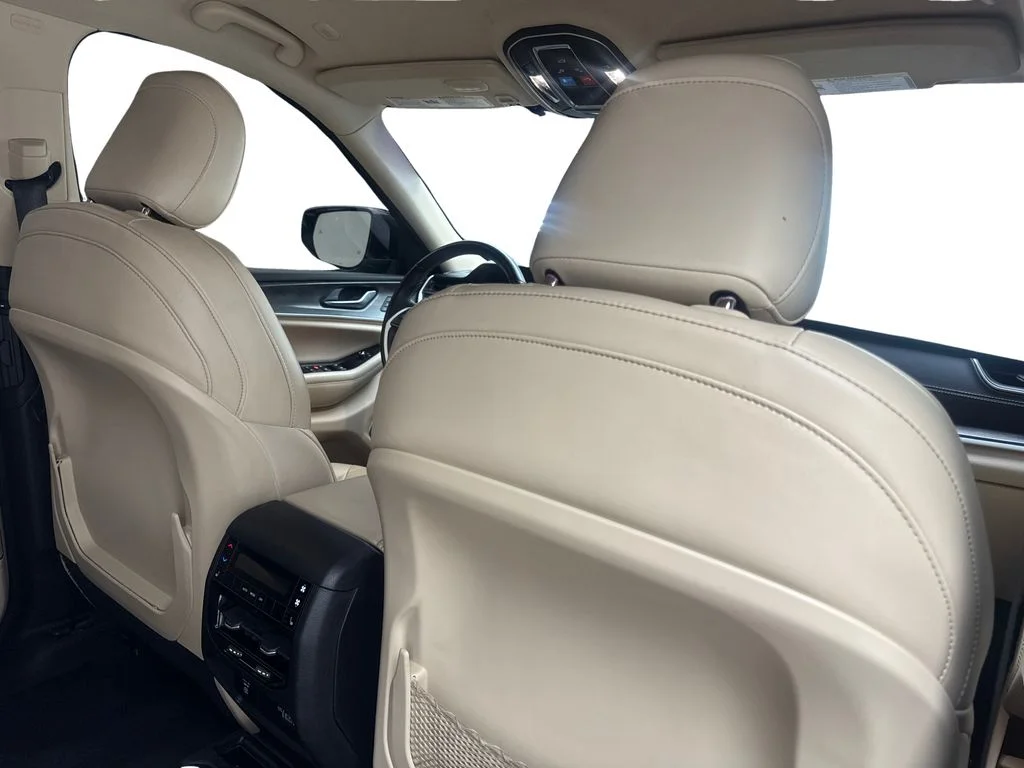 Used 2022 Silver Jeep Limited image 47