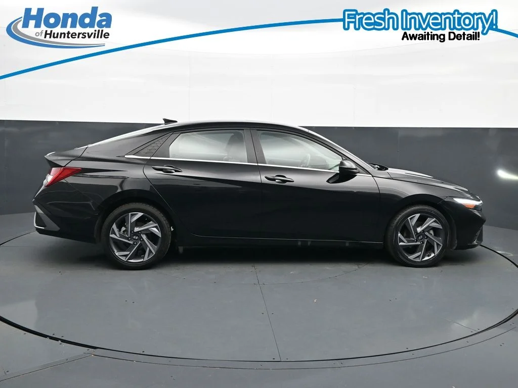 Used 2025 Abyss Black Hyundai SEL Convenience image 11