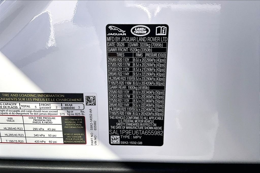 New 2026 FUJI WHITE Land Rover SE image 8