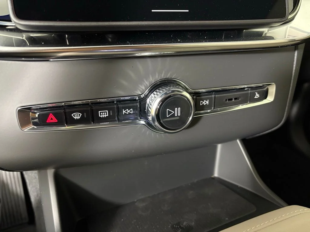 New 2026 White Volvo B5 Core image 29
