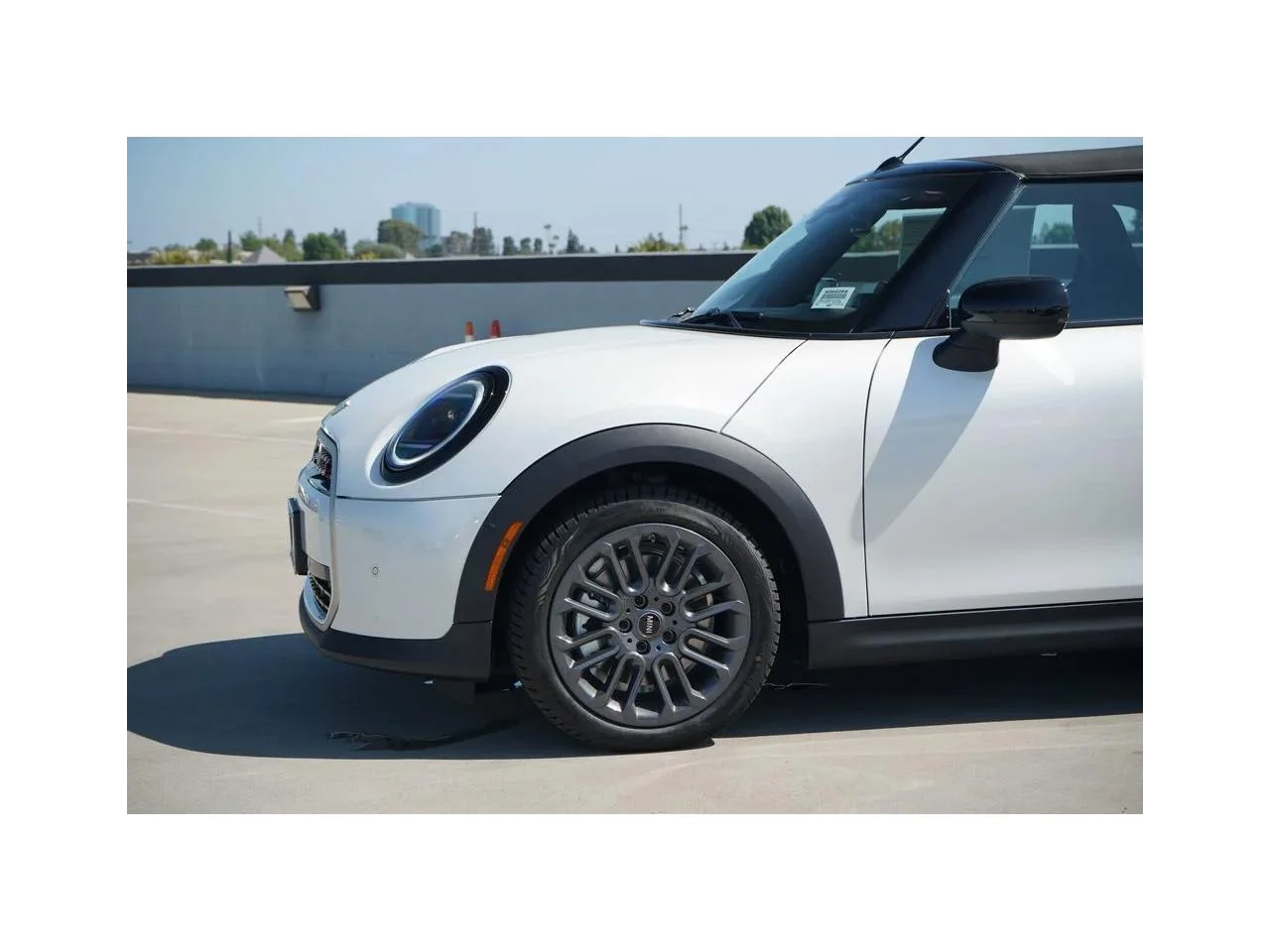 New 2026 Nanuq White Metallic MINI SIGNATURE PLUS image 3