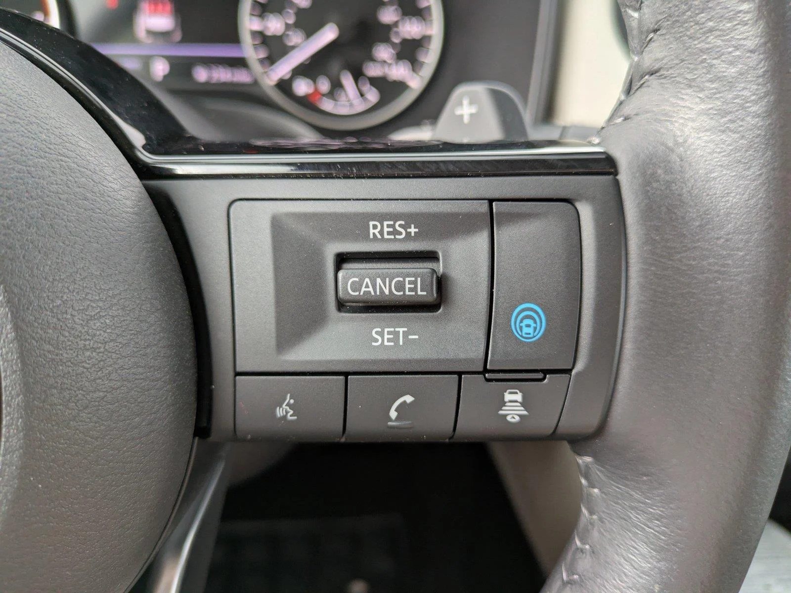 Used 2023 Super Black Nissan SL image 27