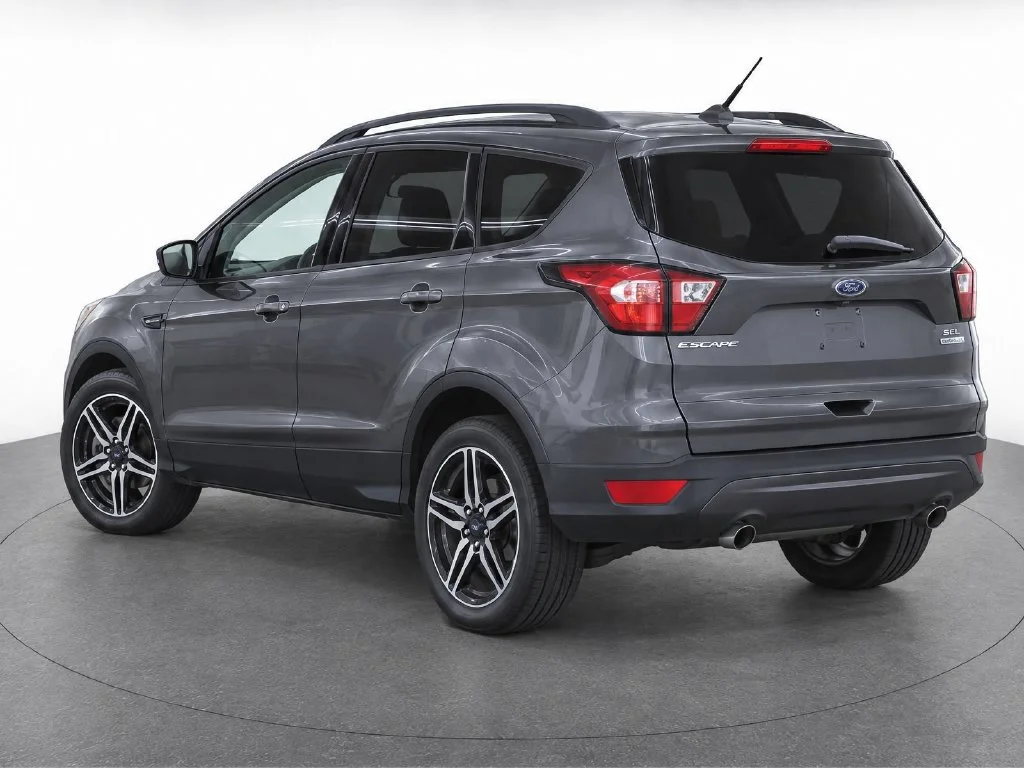 Used 2019 Gray Ford SEL image 4