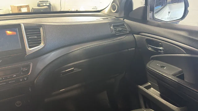 Used 2017 White Honda EX-L image 18