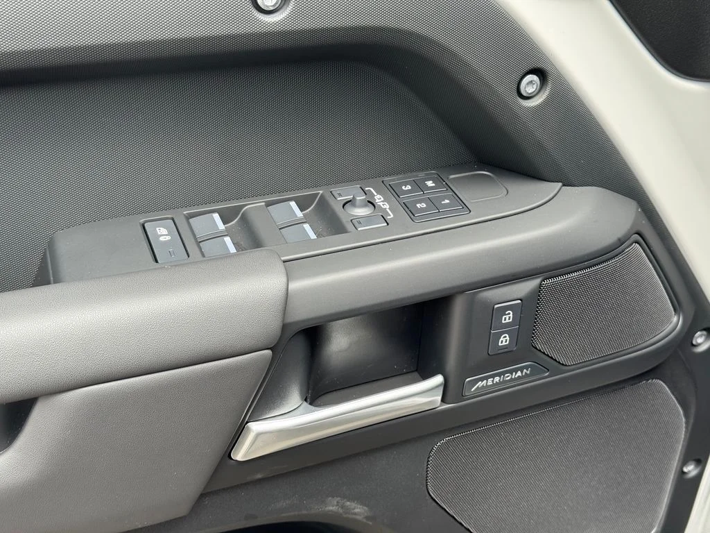 New 2026 Fuji White Land Rover S image 11