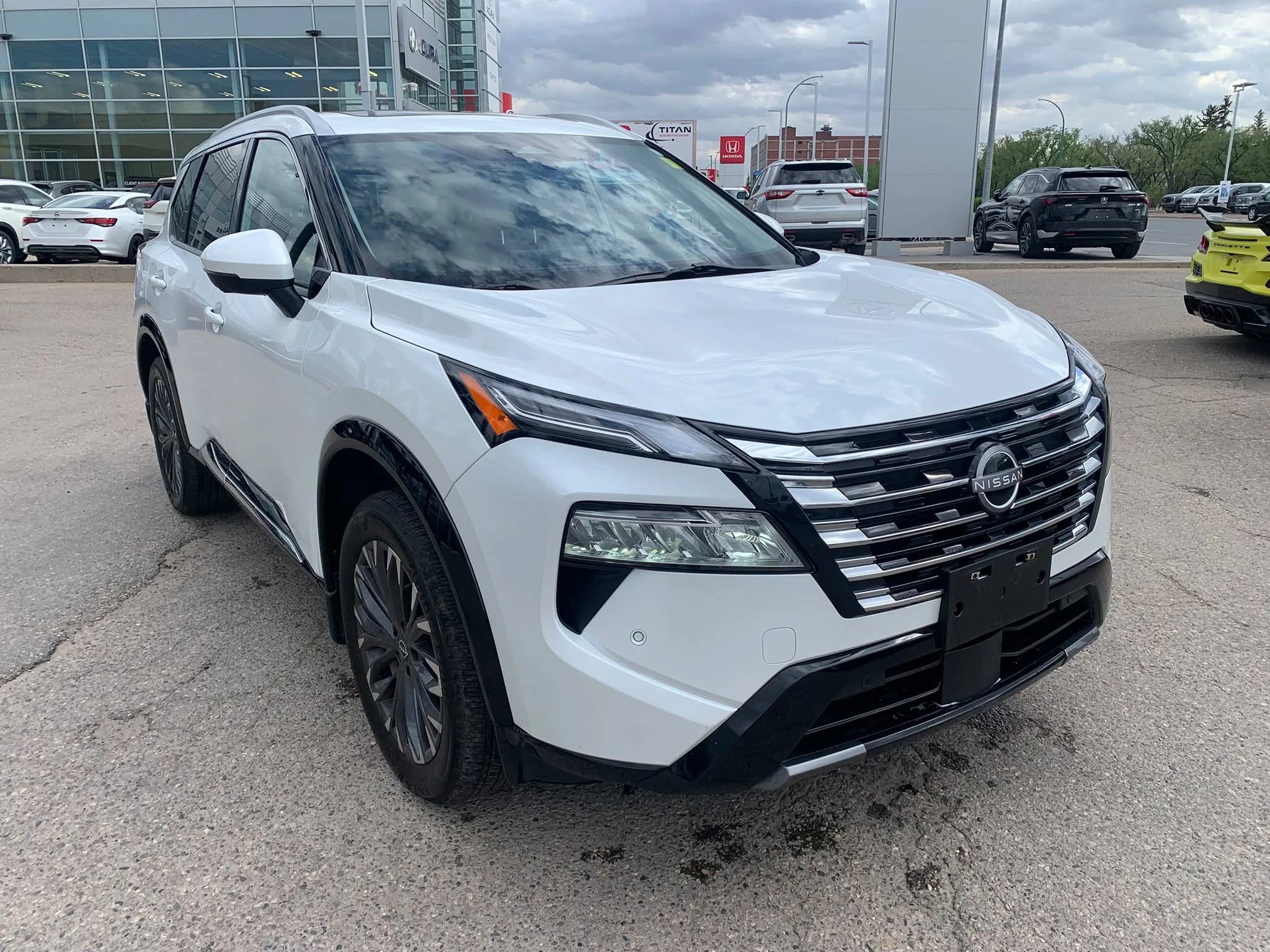 Certified Used 2024 Everest White Pearl Tricoat Nissan Platinum AWD*Adaptive Cruise | Remote Start | Nav | 360 Cam | Htd Leather | Pano Roof | Htd Wheel image 5