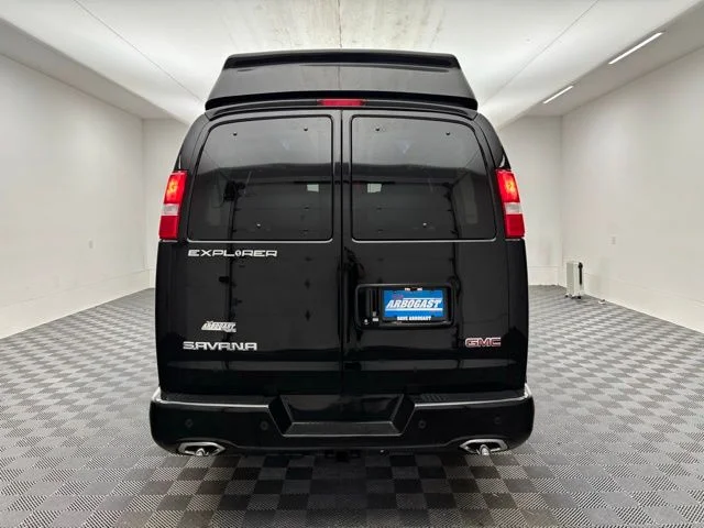 Used 2025 Onyx Black GMC Explorer Limited SE image 9