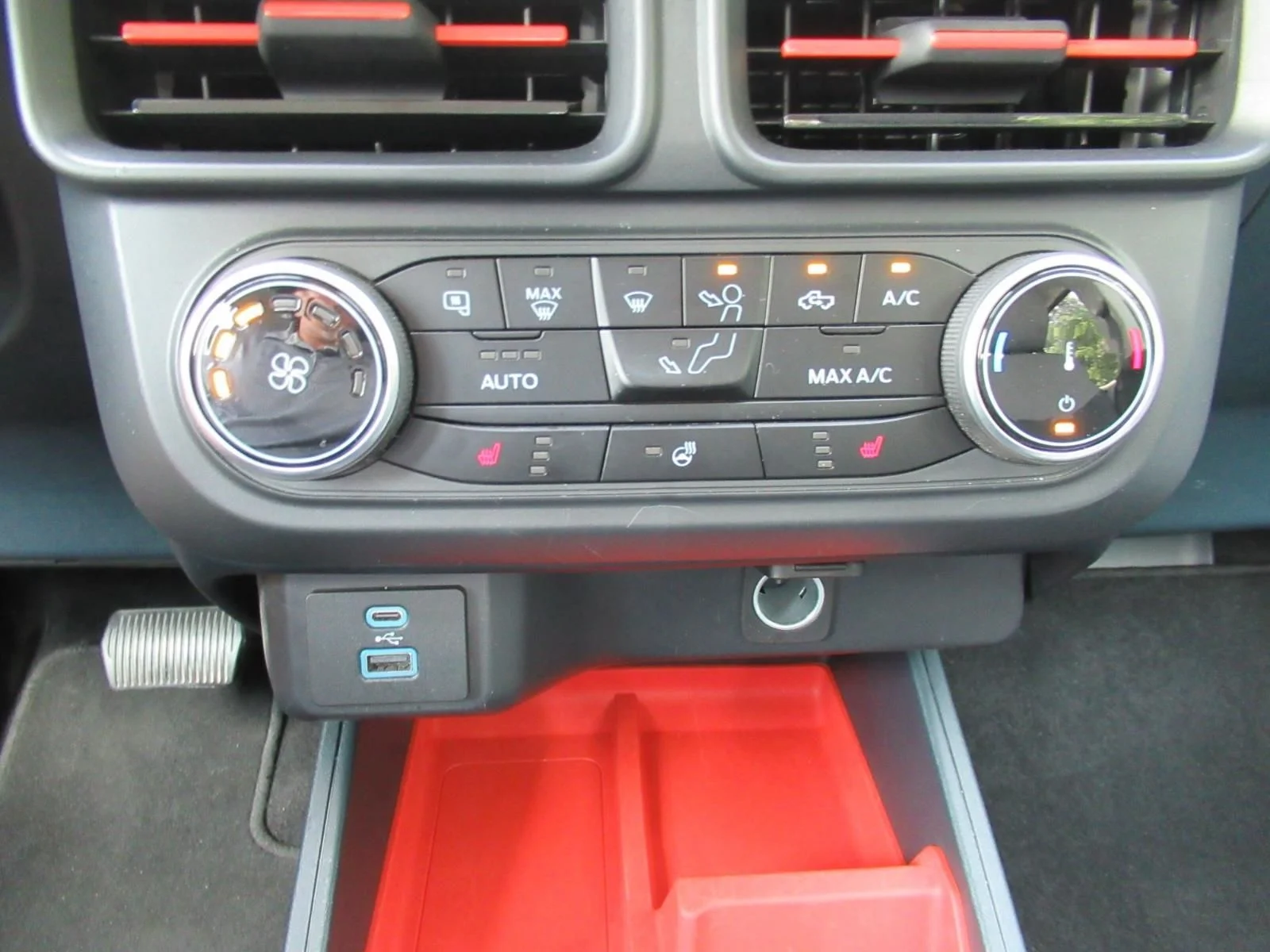 Used 2024 Black Ford XLT image 29