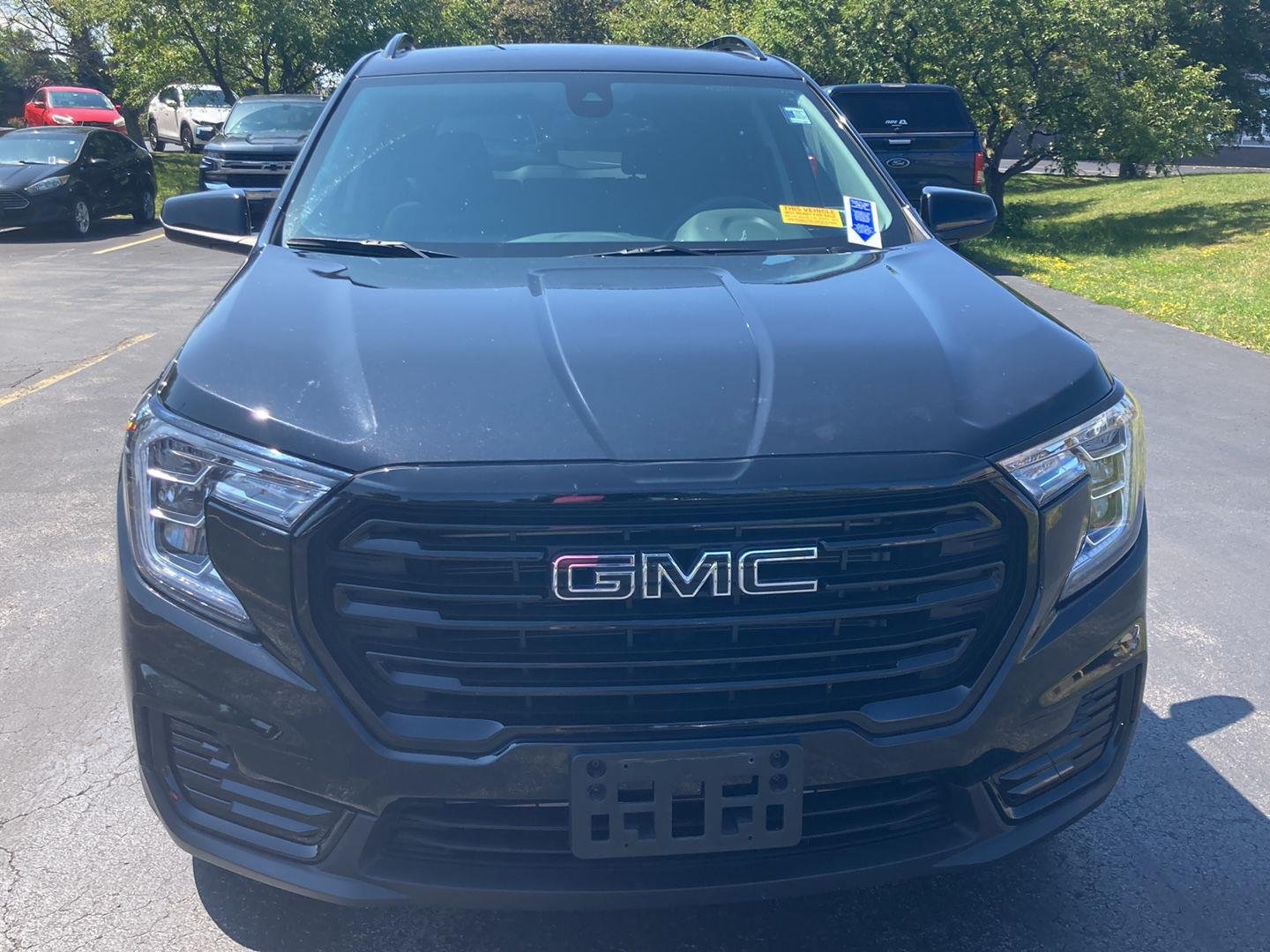 Used 2023 EBONY TWILIGHT METALLIC GMC SLE image 2