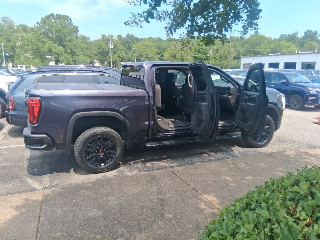 Used 2022 Silver GMC Elevation image 19