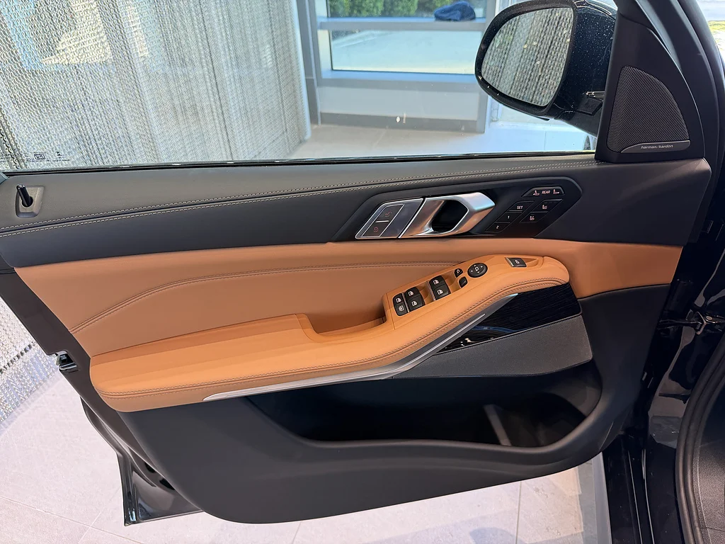 New 2027 Black Sapphire Metallic BMW xDrive40i image 11