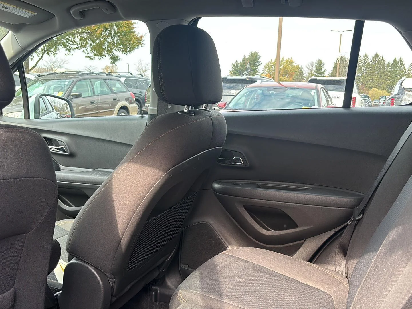 Used 2020 Wh Chevrolet  image 16