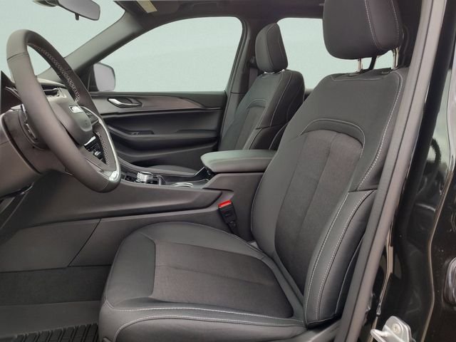 New 2026 Diamond Black Crystal Pearlcoat Jeep Laredo image 28