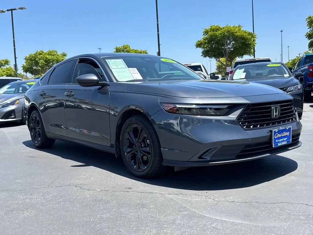 Used 2023 Gray Honda EX image 5