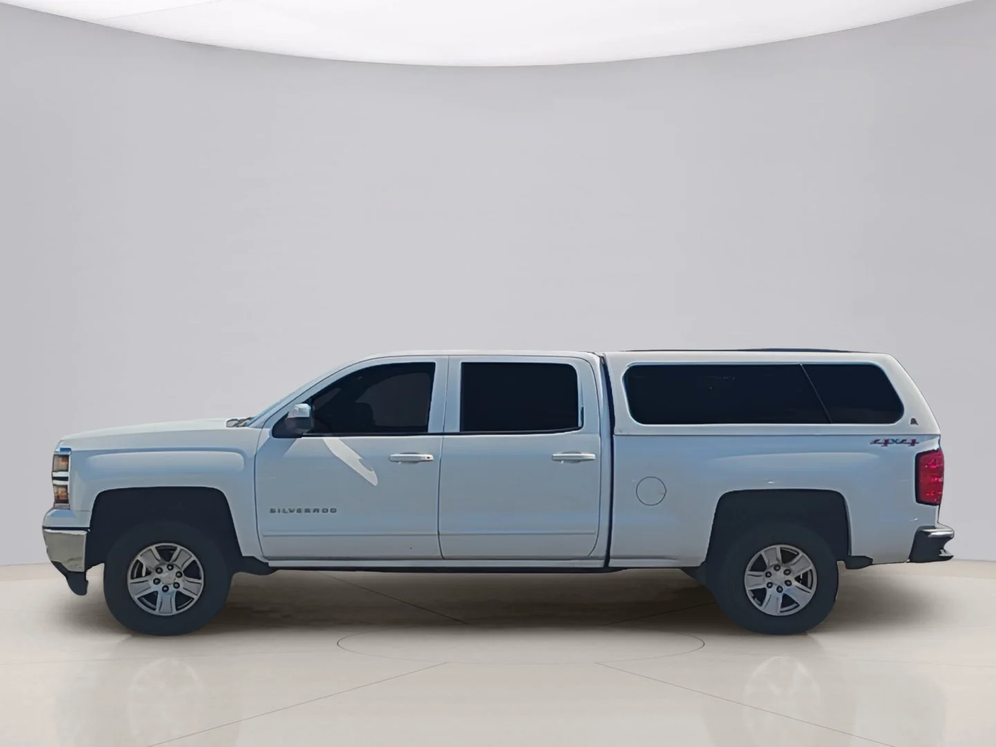 Used 2015 White Chevrolet 1500 image 2