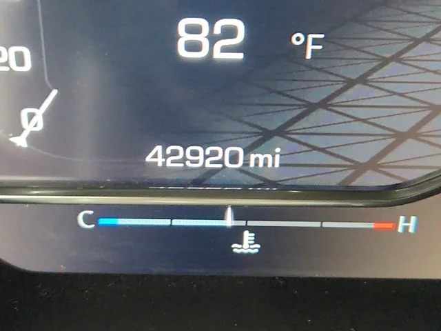 Used 2023 White GMC AT4X image 25