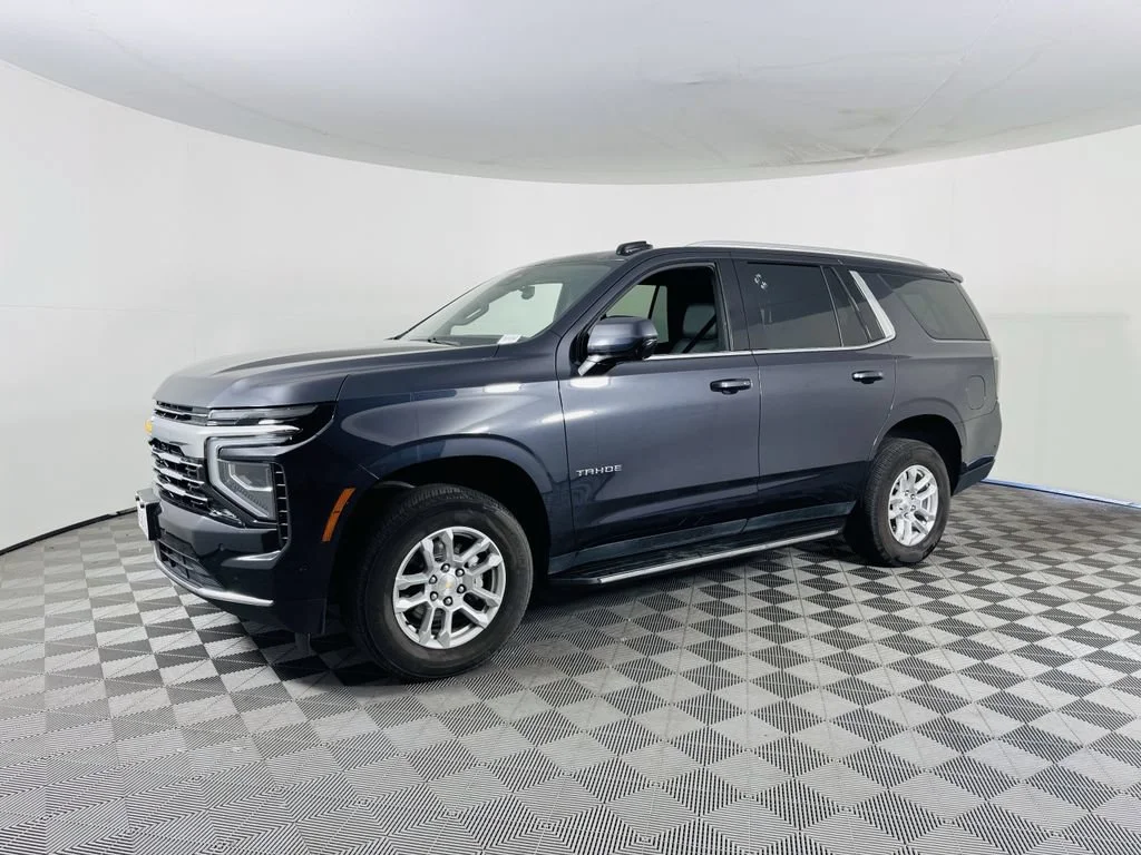 Used 2025 Dark Ash Metallic Chevrolet LT image 4