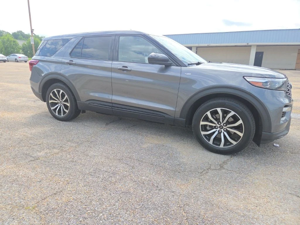 Used 2022 Gray Metallic Ford ST-Line image 12