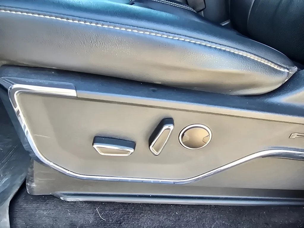 Used 2022 Iconic Silver Metallic Ford LARIAT image 15