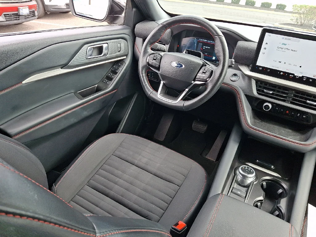 Used 2025 Carbonized Gray Ford ST-Line image 15